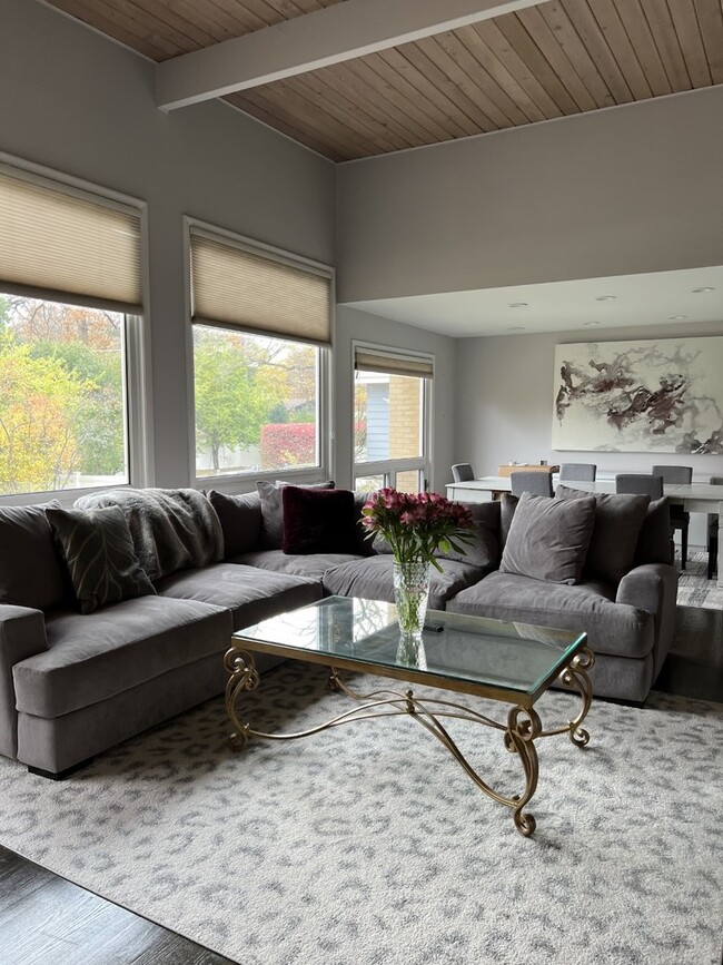 Foto del edificio - 2825 Idlewood Ln