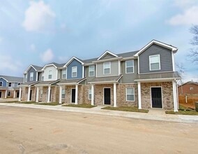 Building Photo - 1115 Hillwood Dr