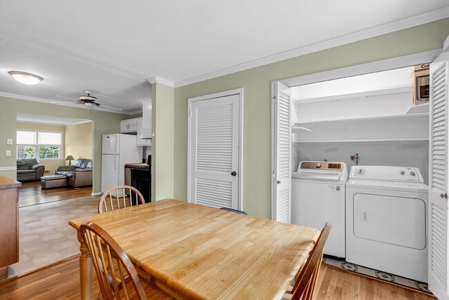 905 Dining and Washer/Dryer - 905 Curtis Ave