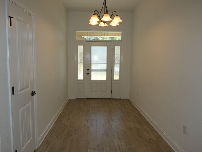 Building Photo - Spacious 3-Bedroom Home - Great Location