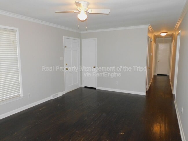 Building Photo - 3005 Stratford Dr