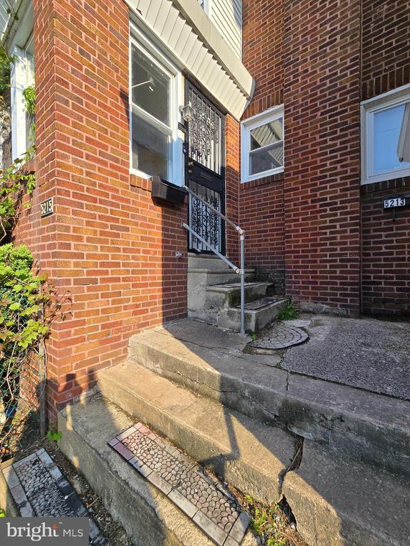 Building Photo - 5215 N Tabor Rd