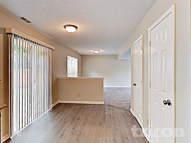 Foto del edificio - 8420 Country Club Blvd