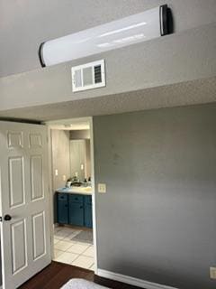 Foto del edificio - 27 Fall Creek Dr