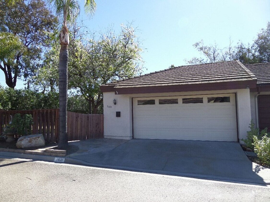 Foto principal - 3 Bedroom-2 Bathroom Single Story Home in ...