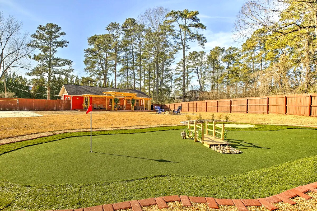 Backyard and putting green - 3890 Kemp Ridge Rd NW