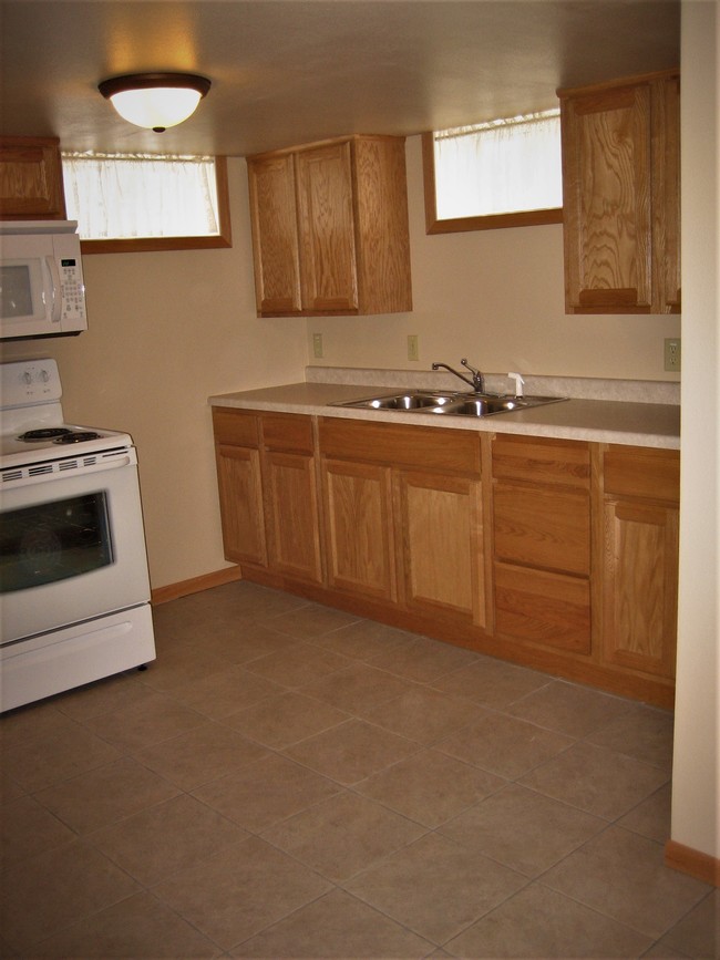 Kitchen - Benson Apartment