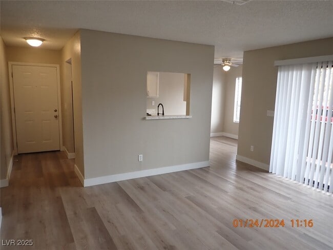 Foto del edificio - 4571 Carriage Park Dr