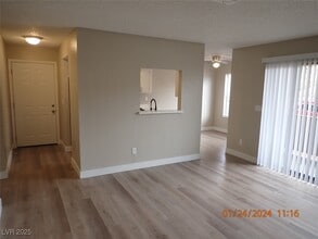 Building Photo - 4571 Carriage Park Dr