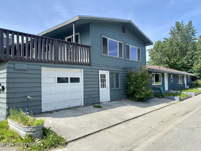 Building Photo - 4504 Juneau St