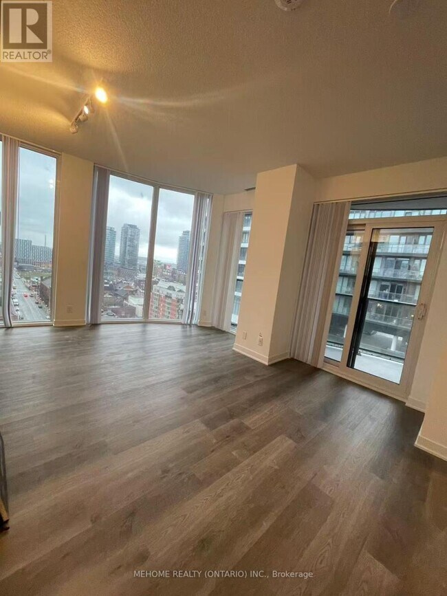 Building Photo - 180 Front St E