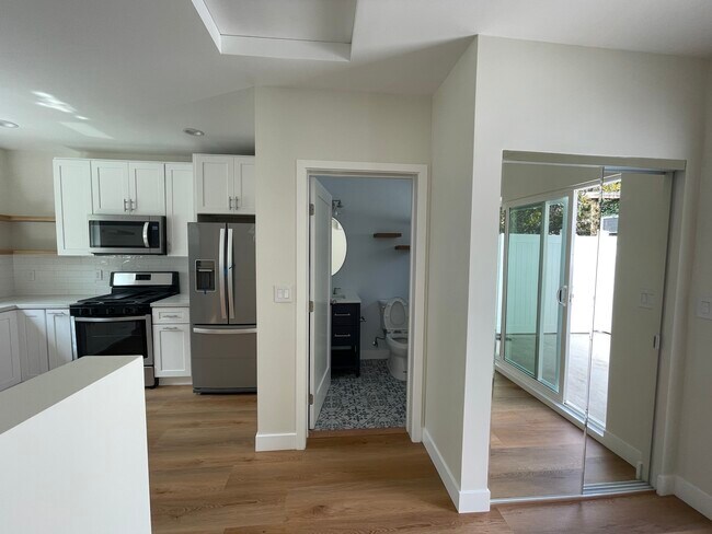 Foto del edificio - 5258 Beeman Ave