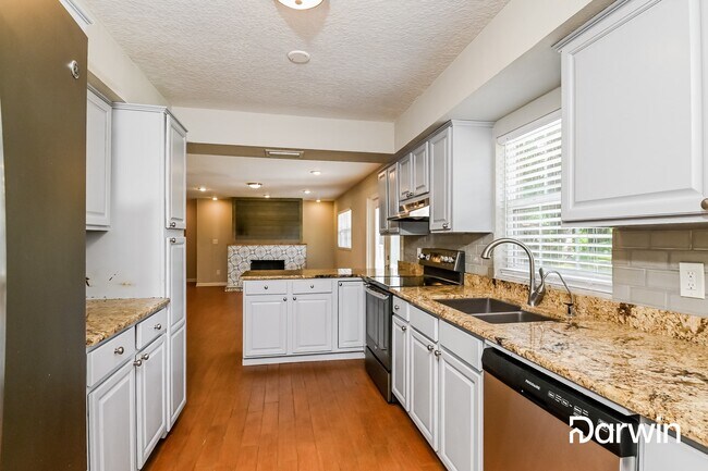 Foto del edificio - 608 W Dali Dr, Brandon, FL 33511