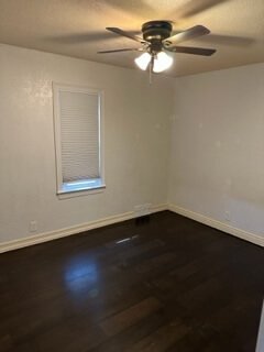 Foto del edificio - Charming 2-Bedroom Single Family Home with HUGE lot! Available 3/1