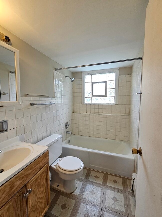 Building Photo - 1335 Abbott Dr