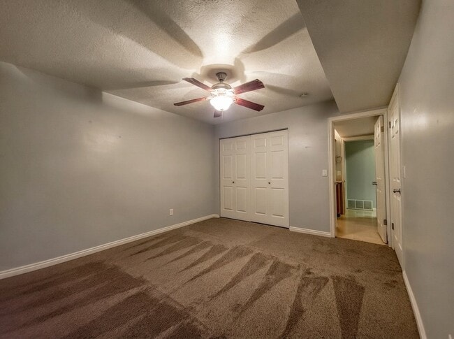 Building Photo - 5614 Meadow Ln