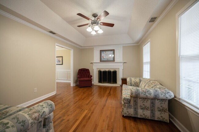 Building Photo - 1230 Fernwood Dr