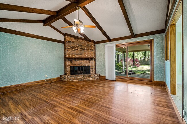 Foto del edificio - 3 BEDROOM AVAILABLE IN DOGWOOD!