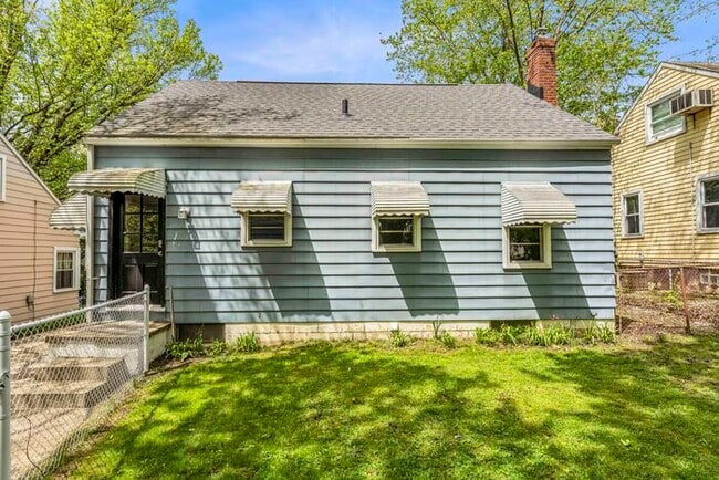 Building Photo - 1171 Hilltop Dr