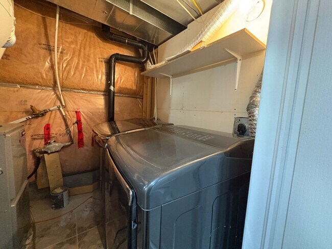 Building Photo - 1 Bed Basement in Milton