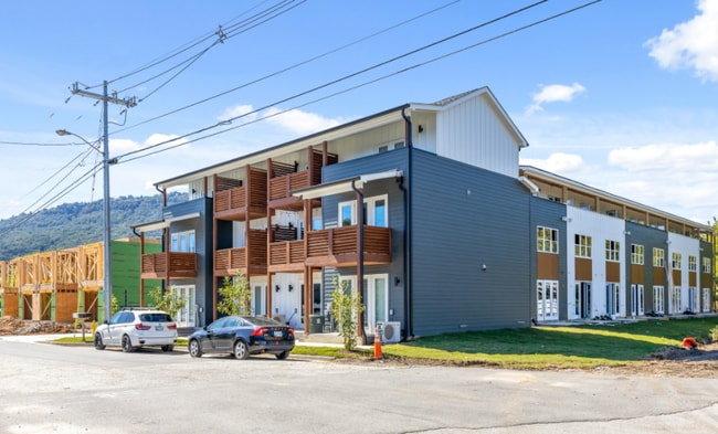 Neighbors - 3105 Saint Elmo Ave