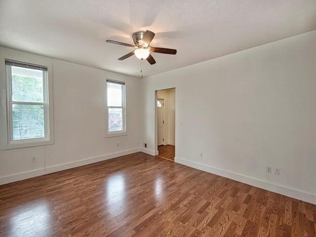 Building Photo - 206 Hallock St
