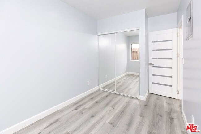 Foto del edificio - 7420 Vanalden Ave