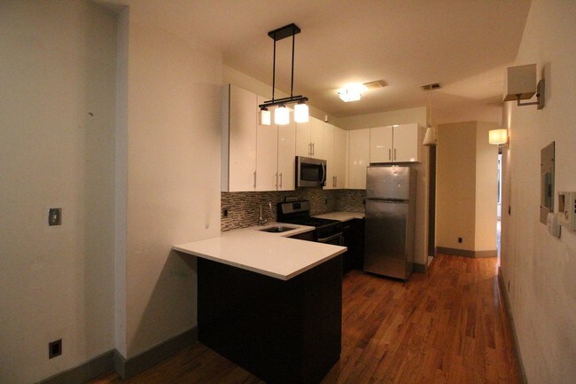 Building Photo - 81 A Cornelia St