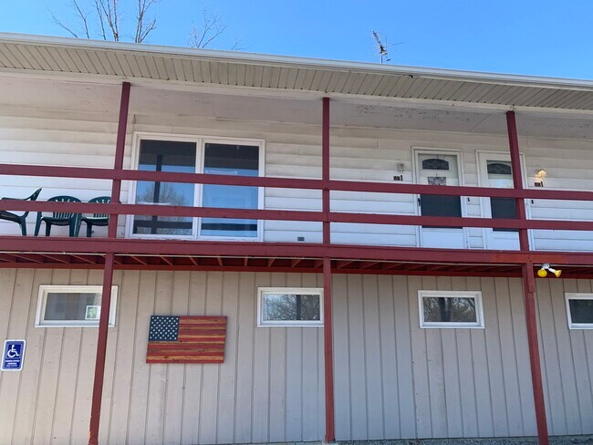 Building Photo - 503 N Walnut Ave