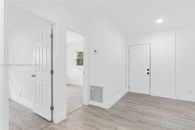 Foto del edificio - 1539 NW 8th Ave