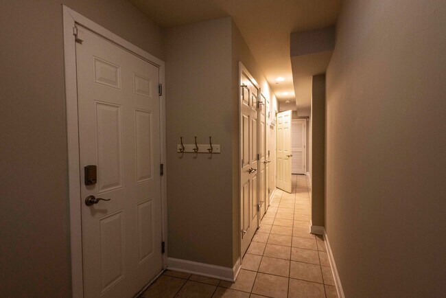 Foto del edificio - Charming 2Bed/2Bath w/ Den in Butchers Hil...