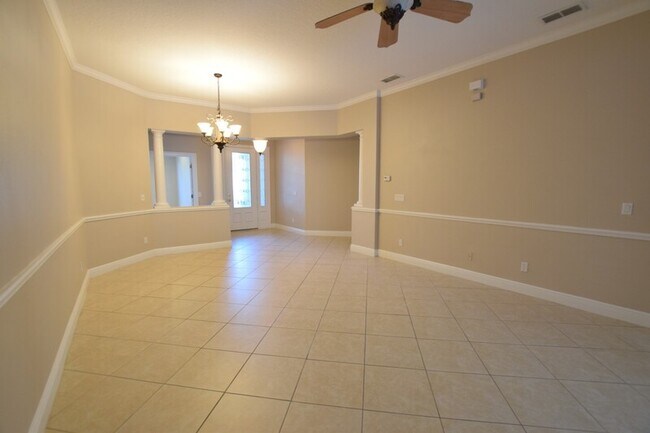 Building Photo - 824 Wood Briar Loop