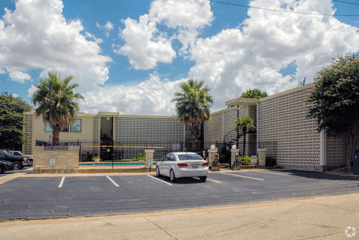 Primary Photo - Argonne Apartments