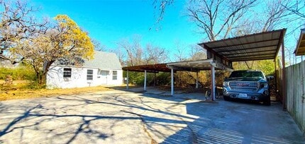 Building Photo - 2604 N Locust St