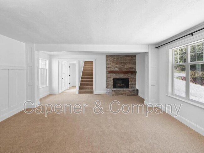 Building Photo - 9340 N River Rd