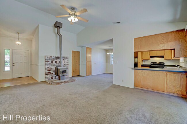 Building Photo - 3 br, 2 bath House - 2 Savannah Lane