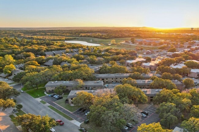Building Photo - Forest Ridge Apartments