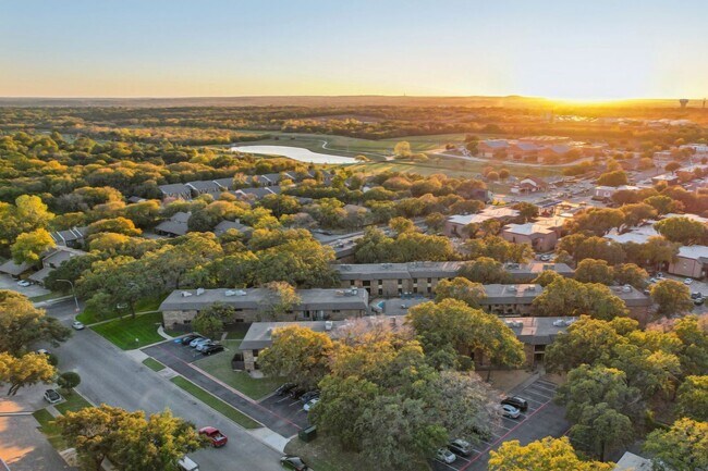 Foto del edificio - Forest Ridge Apartments