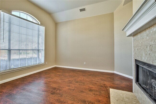 Foto del edificio - 4424 Maple Shade Ave