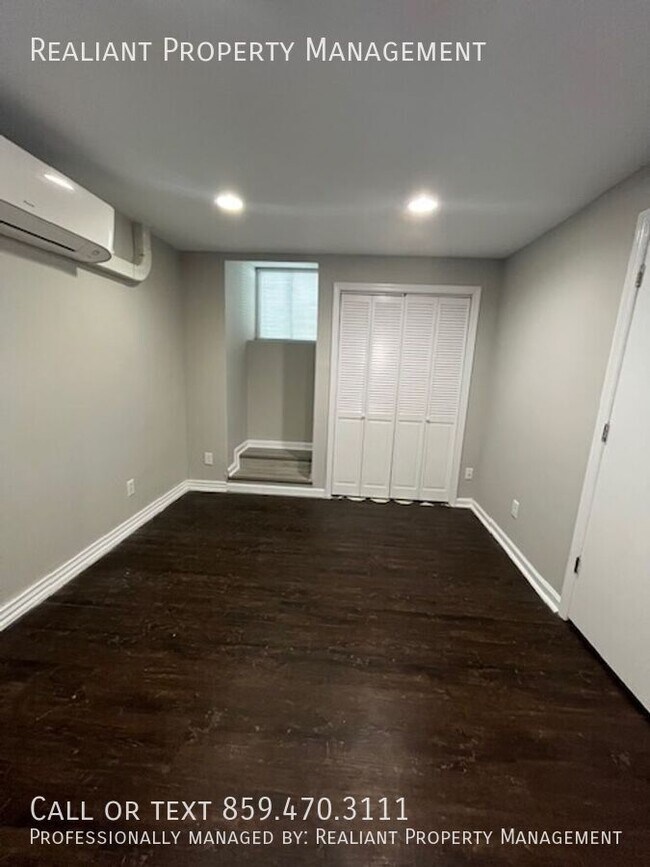 Foto del edificio - 208 Lakeshore Dr