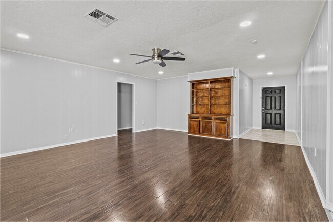 Foto del edificio - 2202 Colonial Ct N