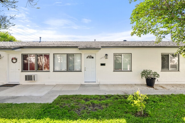 Building Photo - 1669 N Hollywood Way