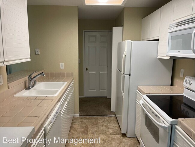 Foto del edificio - 1 br, 1 bath House - 7670 Canyon Meadow Ci...