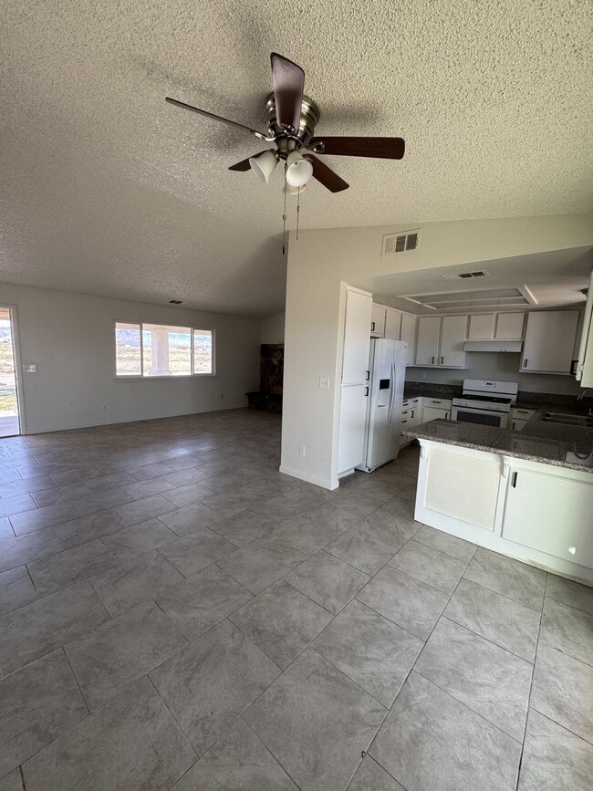 Building Photo - 19672 Neuralia Rd