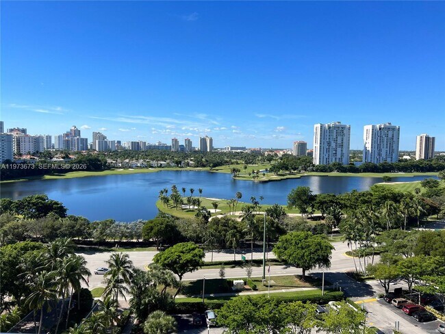 Foto del edificio - 3731 N Country Club Dr