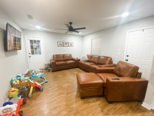 Building Photo - 550 Mockingbird Cir