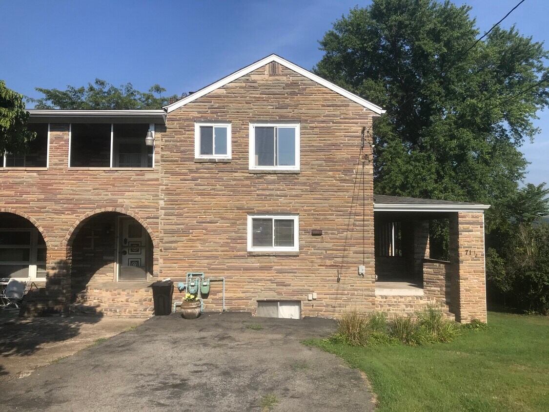 71 Westmoreland Rd, Trafford, PA 15085 Townhome Rentals in Trafford