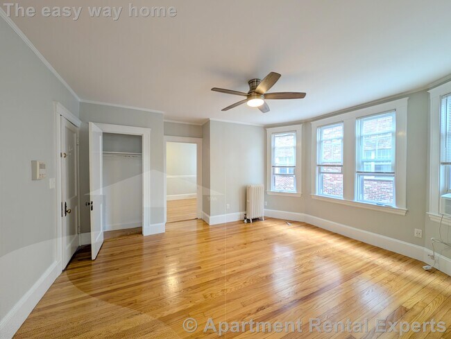 Foto del edificio - 156-158 Summer St Unit #203