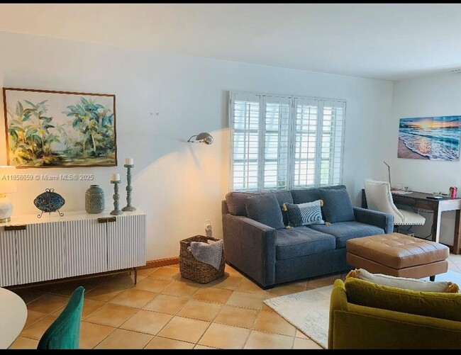 Foto del edificio - 1150 Madruga Ave