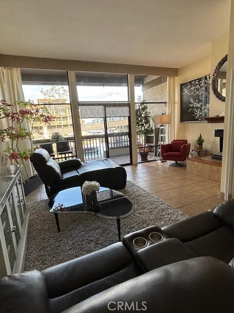 Foto del edificio - 8129 Marina Pacifica Dr N
